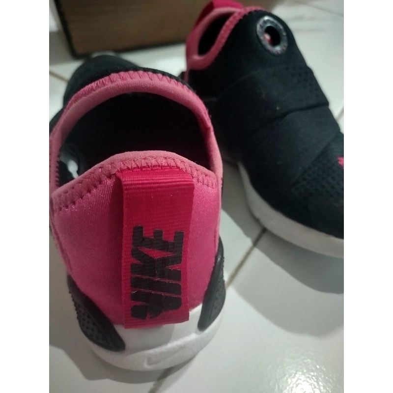 Sepatu Nike slip-on anak second