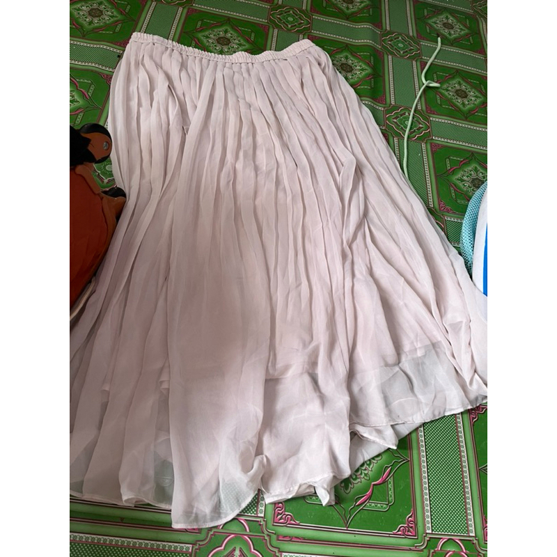 preloved pribadi rok uniqlo cream