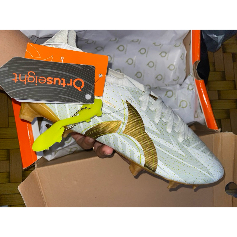 Sepatu Sepak Bola Ortuseight