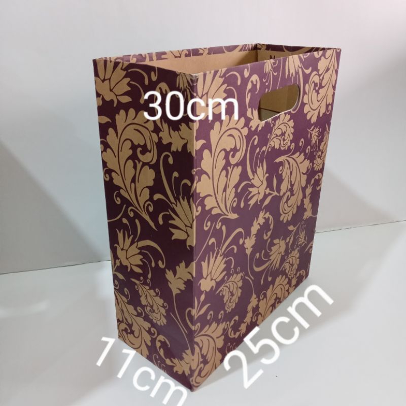 

paperbag batik ukuran(25x11x30)cm isi 12pcs/pack