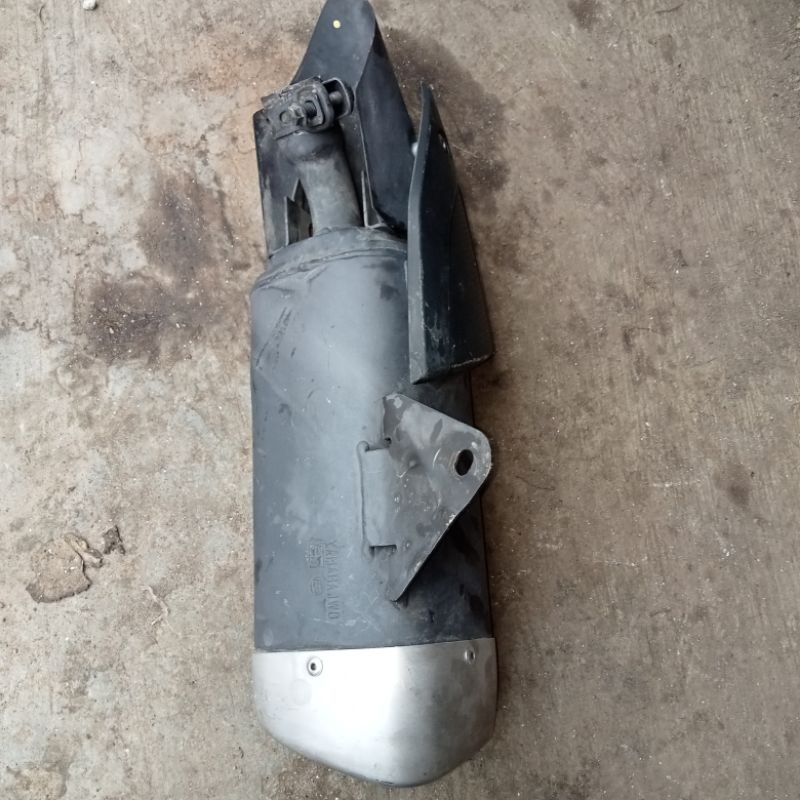 SLENSER KNALPOT YAMAHA R25.KONDISI MASIH STANDAR ALUS ORIGINAL