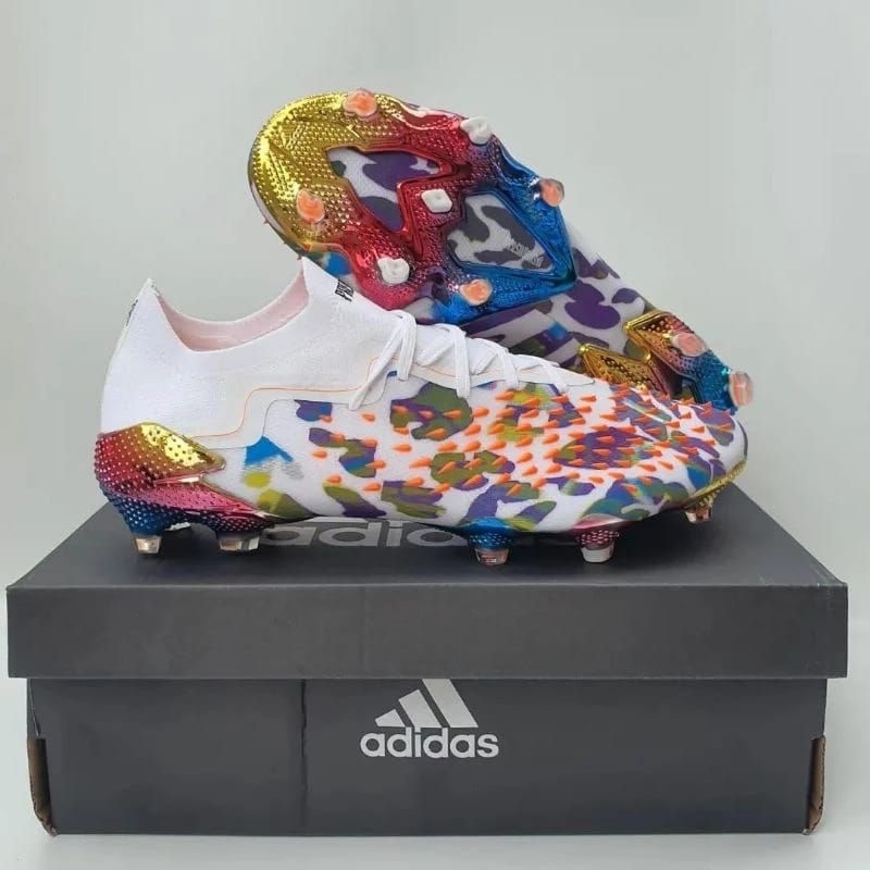 Sepatu Bola Predator Freak .1 Low Pogba White Metallic Chrome FG