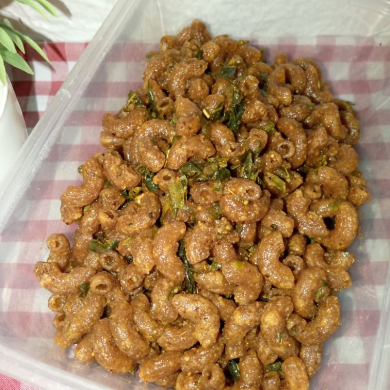 

MACARONI BANTAT PEDAS DAUN JERUK KHAS BASRENG MBOT (1KILO)