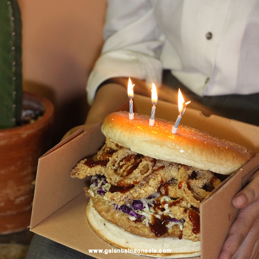 

NOB Love Monster Birthday Burger 20cm (Birthday Cake Aesthetic)