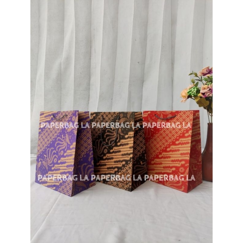 

Paperbag Motif / Batik Ukuran 20x11x25 Songgong