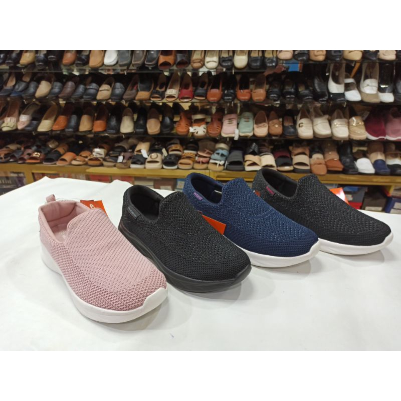 Sepatu Sneakers wanita PHOENIX Slip On