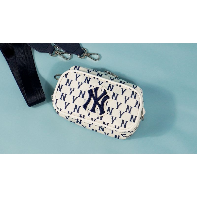 UD MLB NY YANKESS MONOGRAM JACQUARD MINI CROSS BAG WHITE BLACK