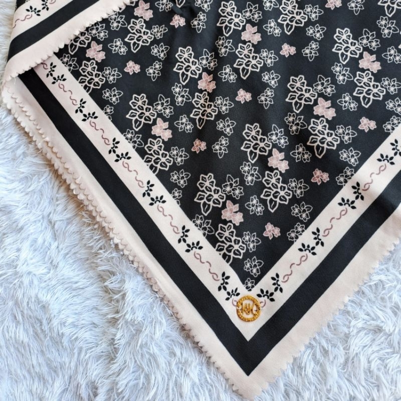 Segiempat motif BY. KAYLA SCARF