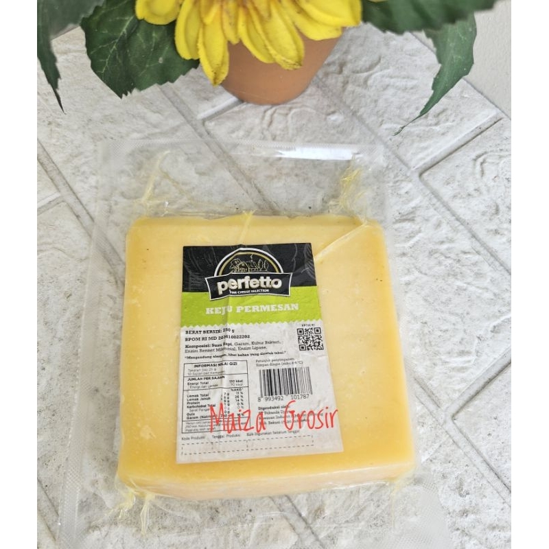 

Keju Permesan Parmesan Perfetto kemasan 250gr