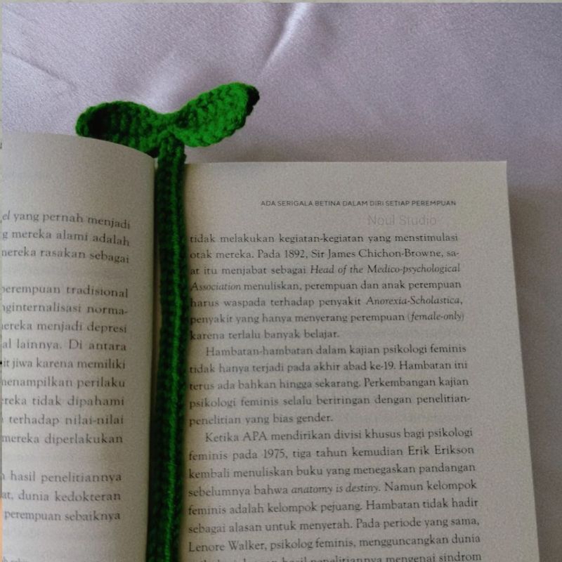 

pembatas buku/bookmark noul