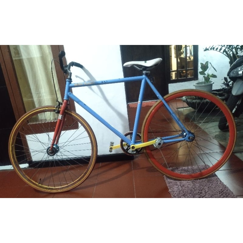 Sepeda fixie bekas tinggal pakai