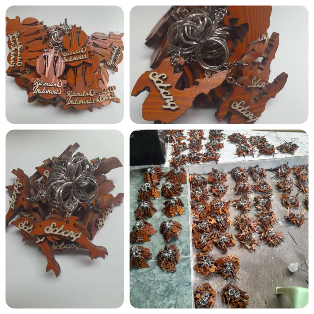 souvenir gantungan kunci kayu