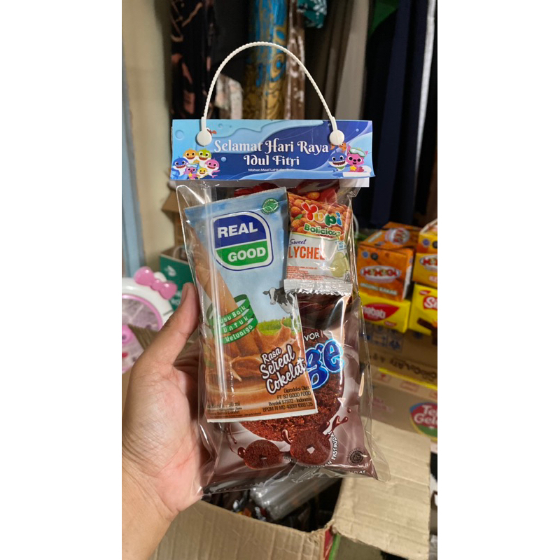 

Hampers snack ultah/lebaran/berbagi