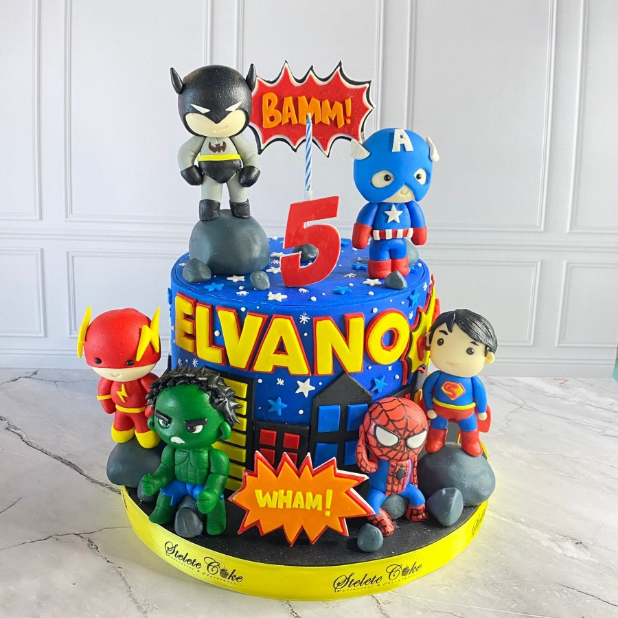 

Kue Ulang Tahun / Birthday Cake Avengers / Kue Ultah Costum