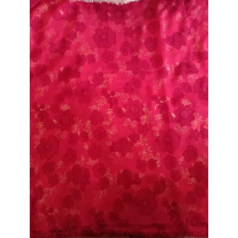 KAIN CERUTI TIPIS MOTIF BUNGA MERAH (REQ PANJANG 50 CM = Rp11.500)