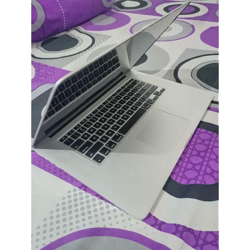 macbook pro RETINA DISPLAY 15 inch late 2013 minus