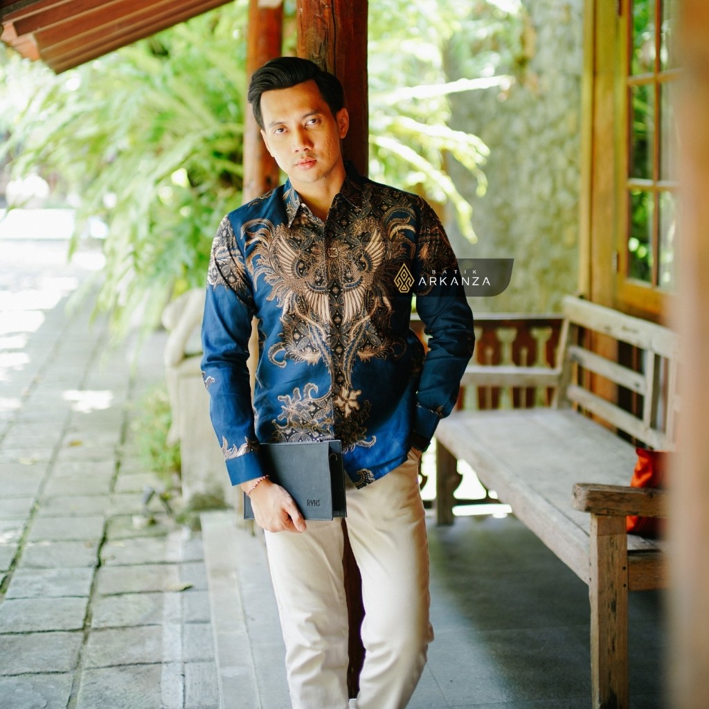 BATIK ARKANZA Motif Nareswara Navy Kemeja Batik Pria Lengan Panjang Slimfit Premium Bahan Katun Lapi