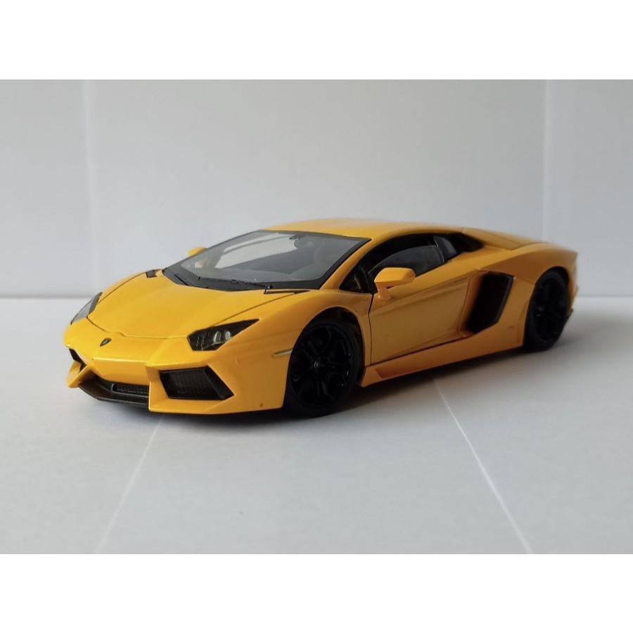 Diecast Mobil Lamborghini Aventador LP700-4 kuning Welly 1:24 koleksi