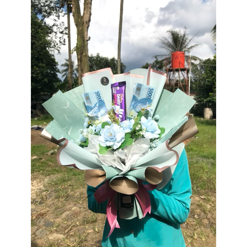 

Buket Cokelat Mix Bunga & Uang | Buket Uang| Buket Cokelat Coklat | Buket Uang |Buket Wisuda Cantik