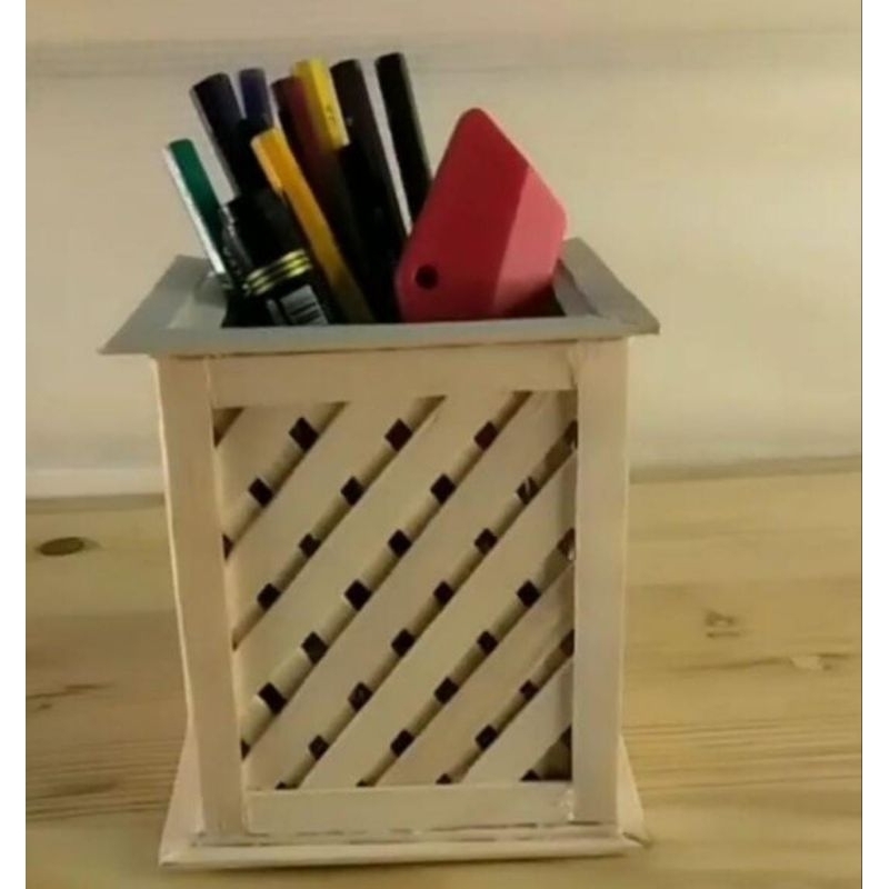

Tempat pensil dari stik es krim