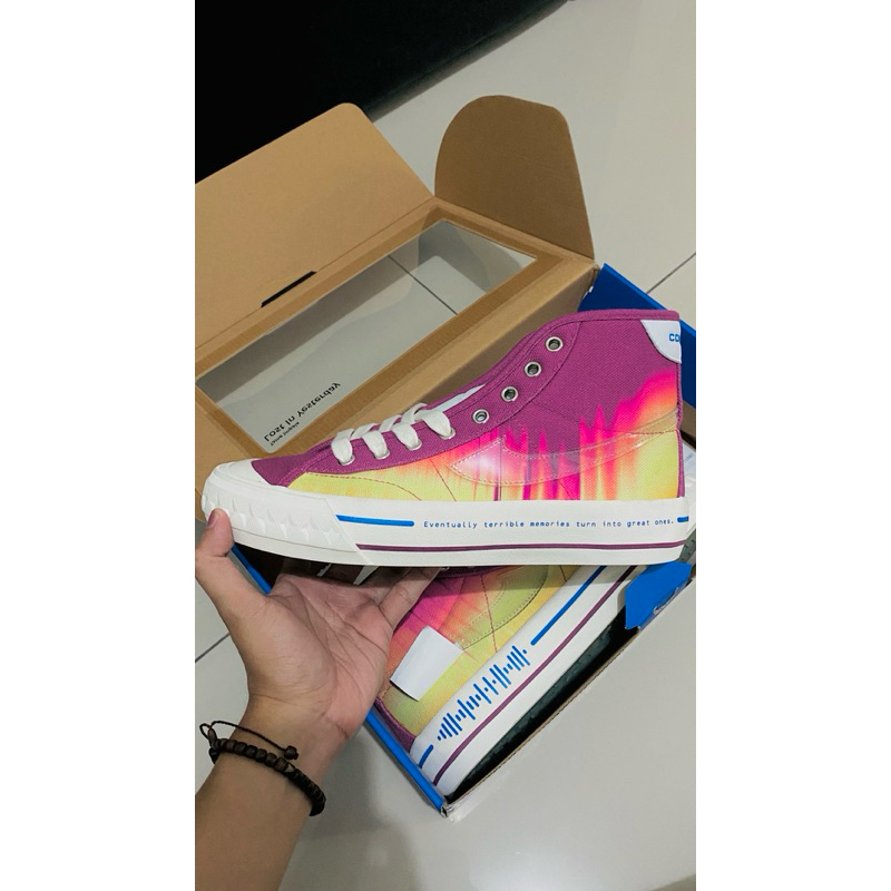 SEPATU COMPASS TAME IMPALA