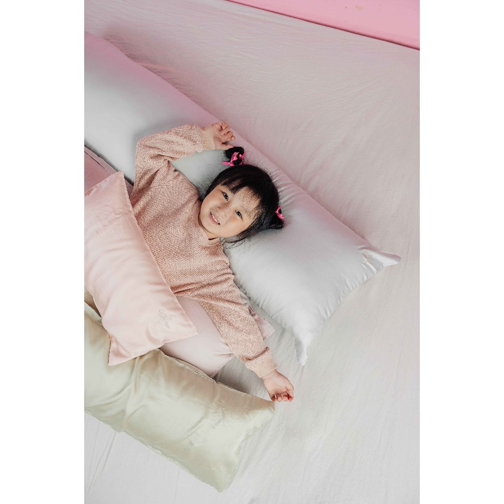 Butterfluff Hugging Pillow -Roemah Sprei / PRIVE