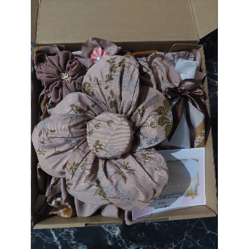 

hampers hijab
