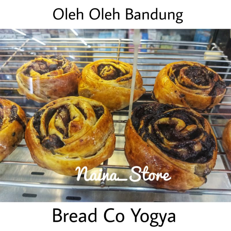 

BREADCO YOGYA BAKERY Roti Danish 1 BOX (6 PCS)/ Danish Pastry Bread.Co Yogya Rasa Coklat Keju/ Oleh Oleh Makanan Khas Bandung