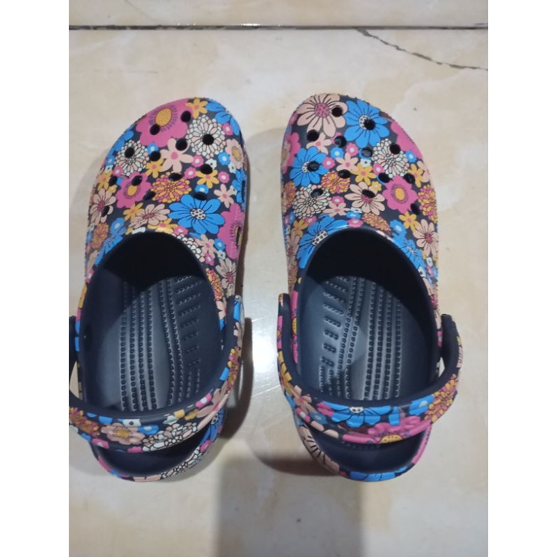 Crocs Classic Retro Floral Clog Unisex - Navy/multi M5W7 second ORIGINAL Like New