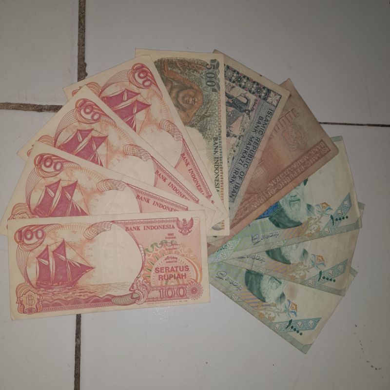 Uang pecahan 100 Rupiah jadul terbitan tahun 1997 (Gambar kapal layar)