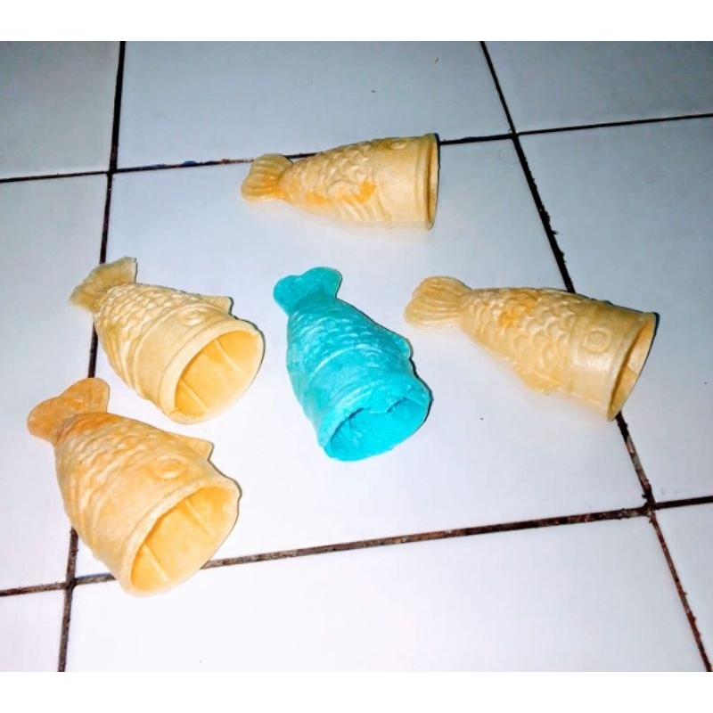 

Cone Es Krim Bentuk Ikan Isi 10 Pcs