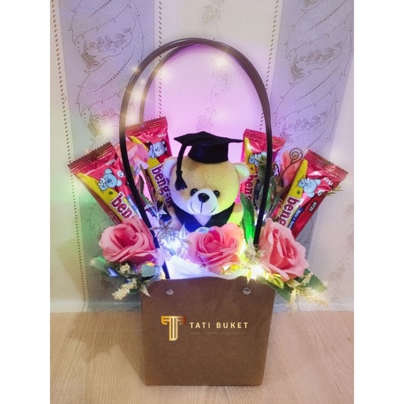 

bloom box, gift box, hampers, buket wisuda.