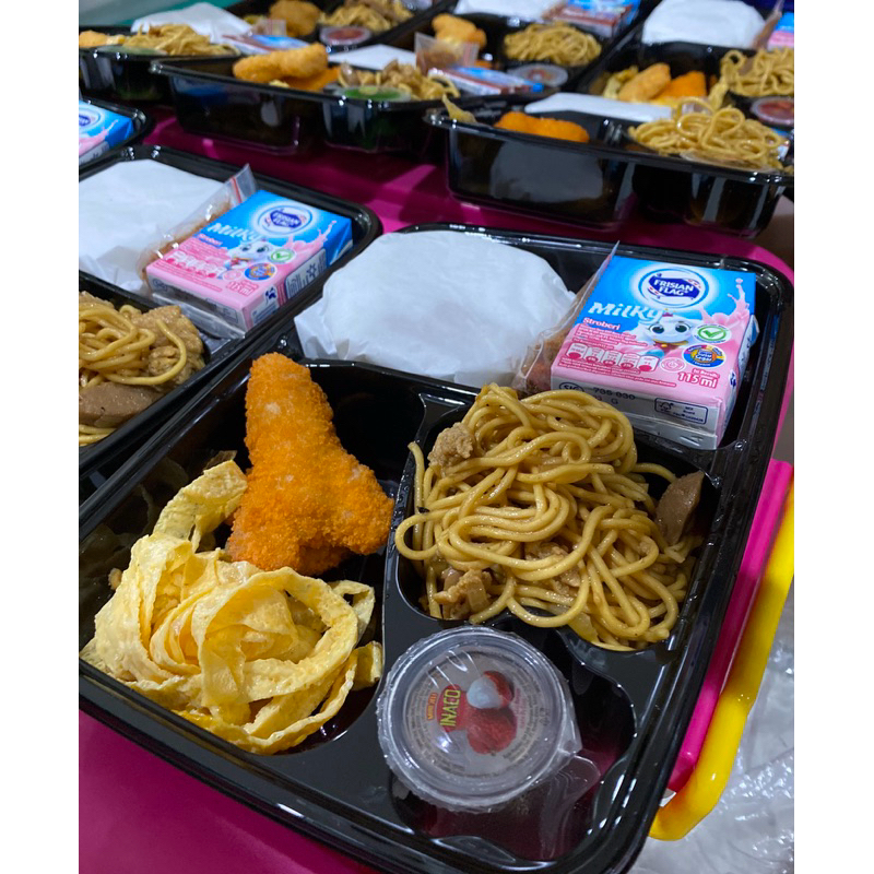 

Nasi bento / nasi bento anak / nasi bento ulang tahun / nasi kotak / nasi kotak ulang tahun