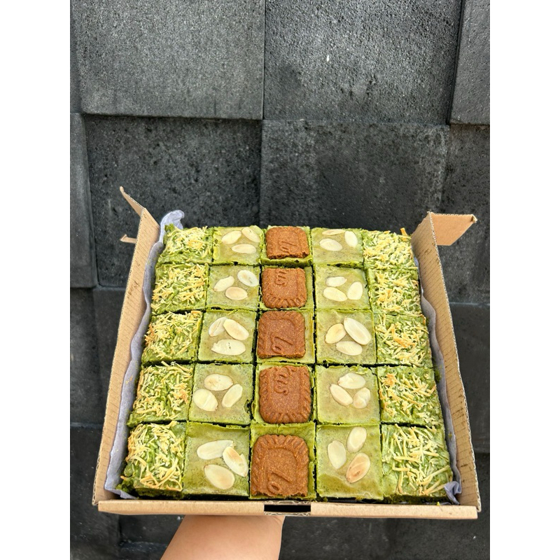 

Fudgy Brownies Skat Matcha