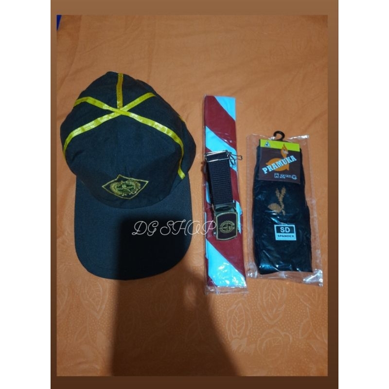 perlengkapan pramuka sd.topi dasi sabuk dan kaos kaki
