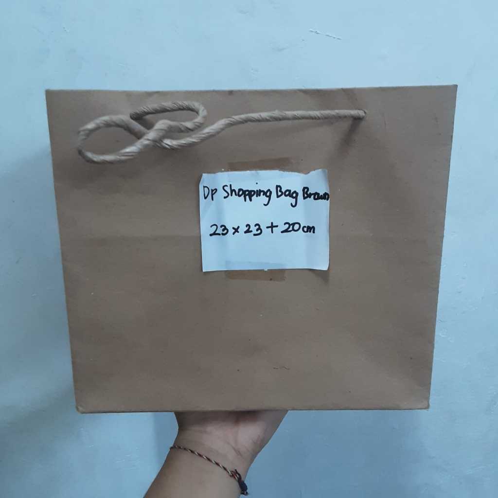 

DP PAPERBAG KRAFT 23X23X20CM ISI 12PCS DENGAN TALI YANG KOKOH