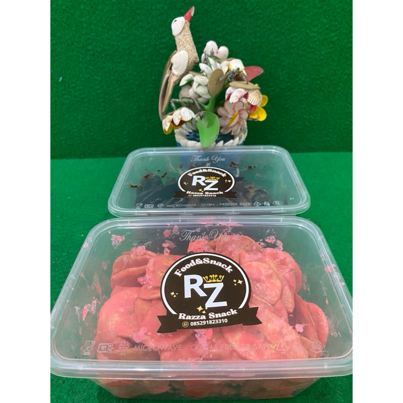 

Paket Hemat 2 box @250gram total (500gram) Mix Rasa COKLAT dan STROWBERY Keripik Pisang Lumer