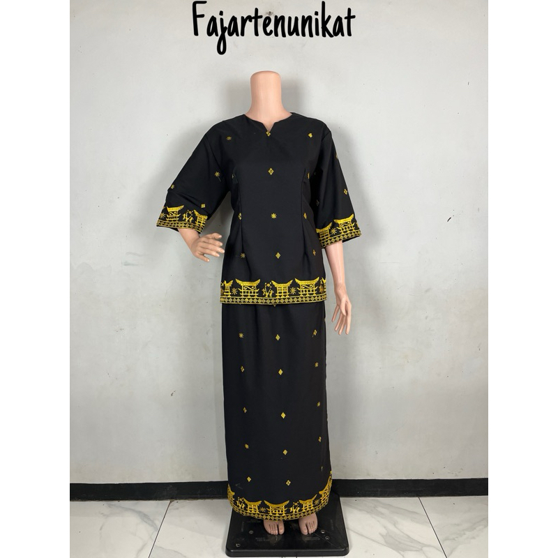 SETELAN BAJU TORAJA SETELAN BAJU ADAT TORAJA