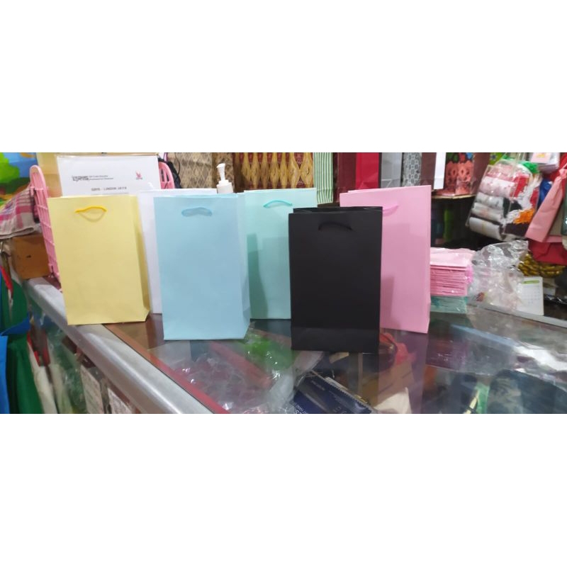 

paper bag super mini warna bahan tebal isi 12 pcs new