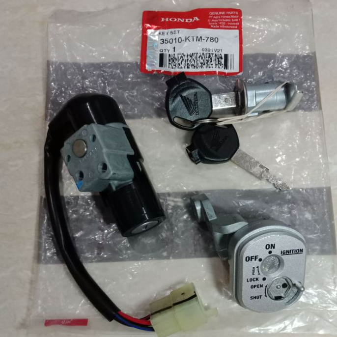 KEY SET - KUNCI KONTAK ASSY PLUS KUNCI JOK SUPRA X 125 LAMA FI INJEKSI [35010-KTM-780]