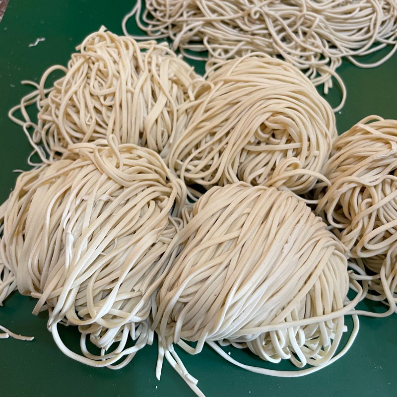 

Mie Mentah Bakmie Fresh Noodle 1 kg tebal 1.75 mm