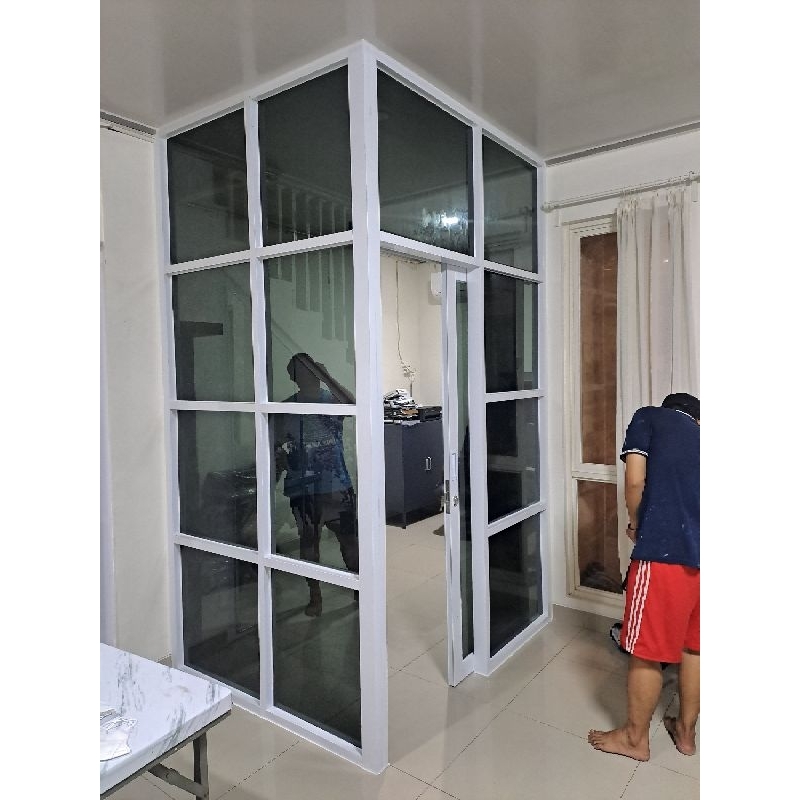 Partisi penyekat ruangan dan pintu sliding