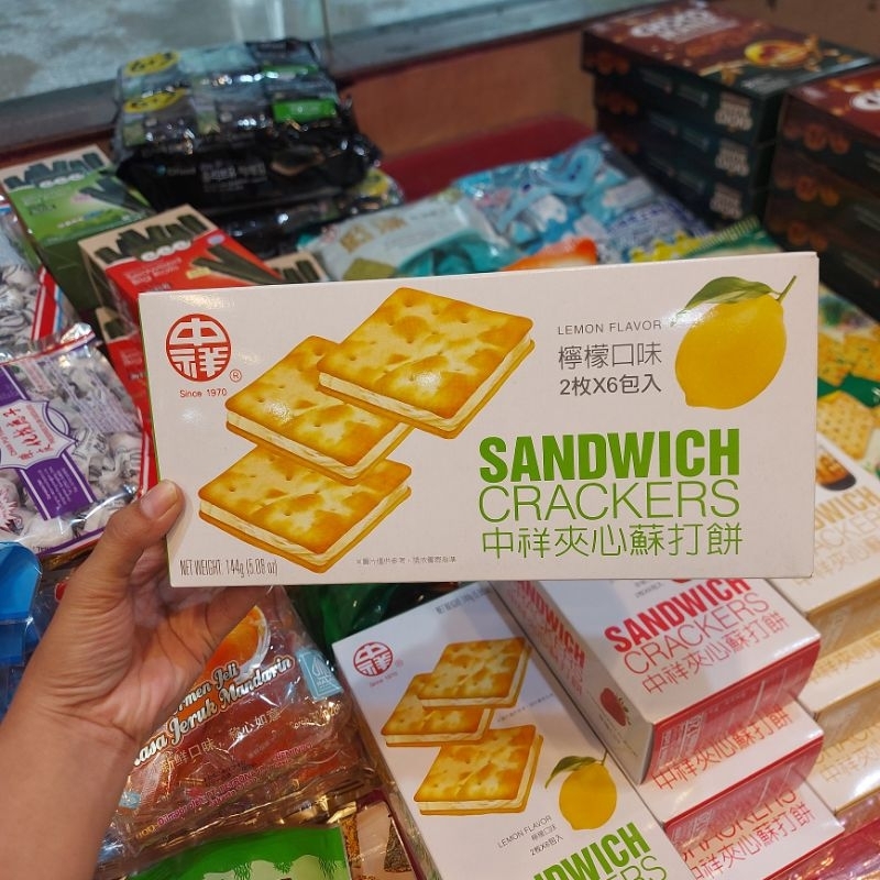 

biskuit chung hsiang sandwich crackers lemon 144g biscuit krekers