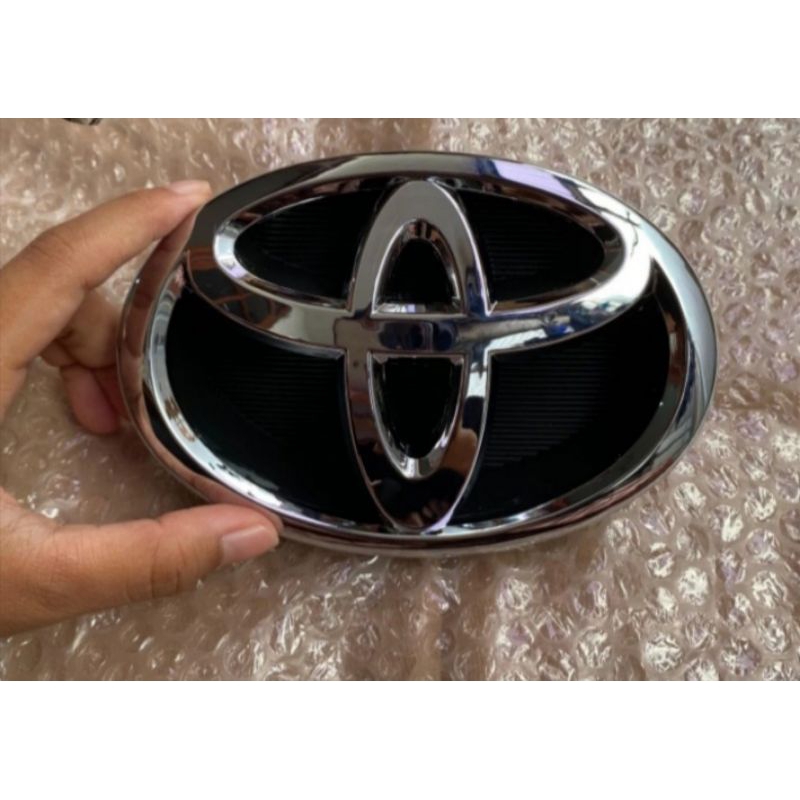 EMBLEM LOGO GRILL DEPAN TOYOTA VIOS GEN 3 YARIS ORIGINAl