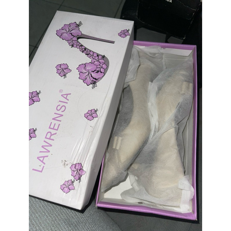 High heels merk lawrensia warna cream size 37 like new