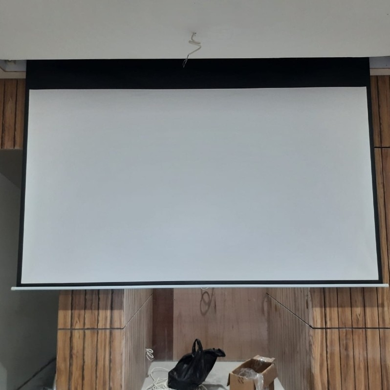 Screen projector motorized 150 inch 16:9 Layar proyektor otomatis 150