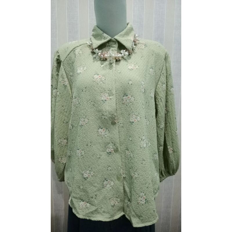 atasan motif bunga kecil