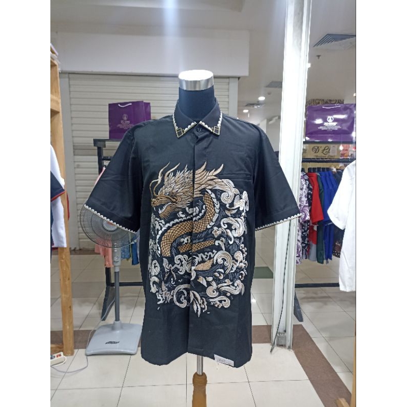 kemeja bordir naga emas lngan pendek size XL