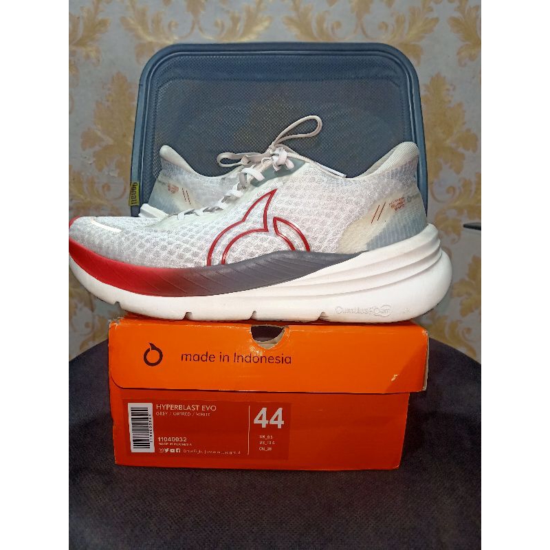 Sepatu Ortuseight Hyperblast Evo