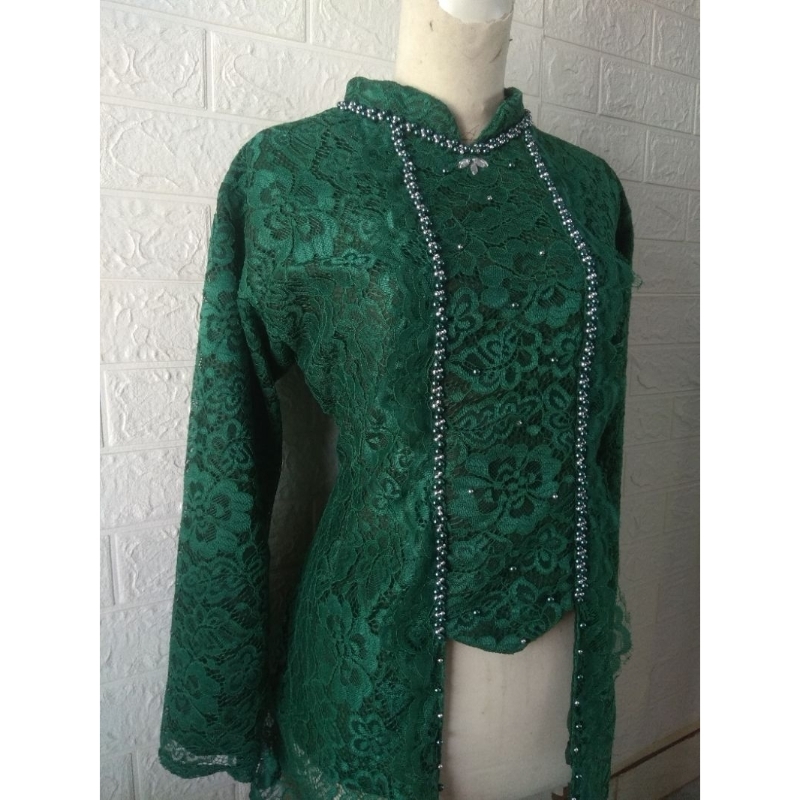 Kebaya brokat hijau emerald